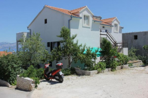 Apartments with a parking space Supetar, Brac - 7536